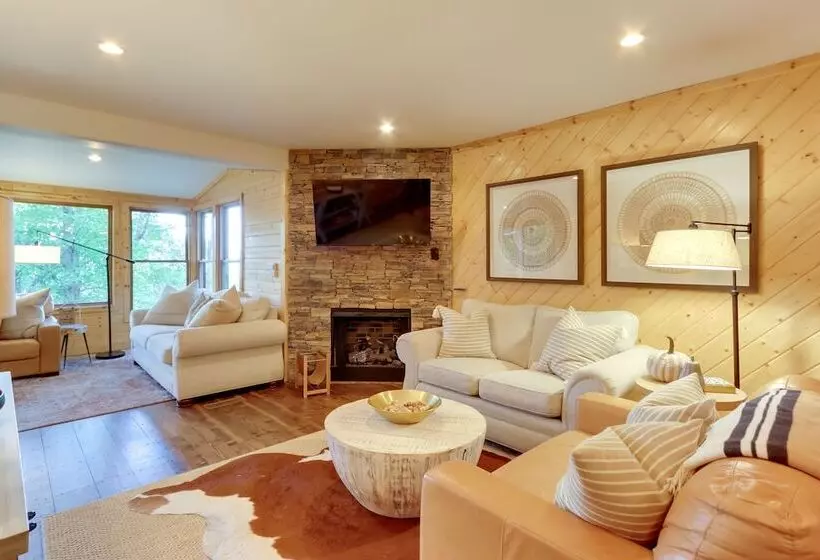 Gorgeous Ellijay Cabin: Private Hot Tub + Fire Pit