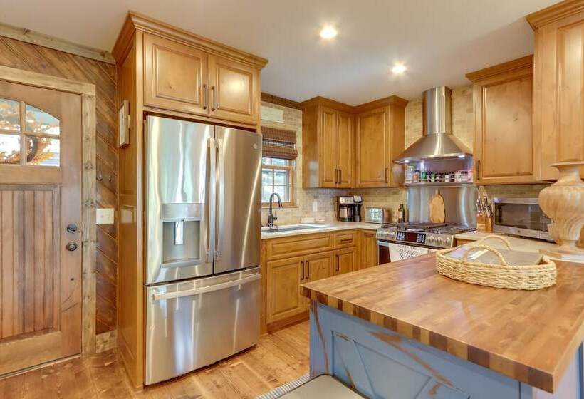 Gorgeous Ellijay Cabin: Private Hot Tub + Fire Pit