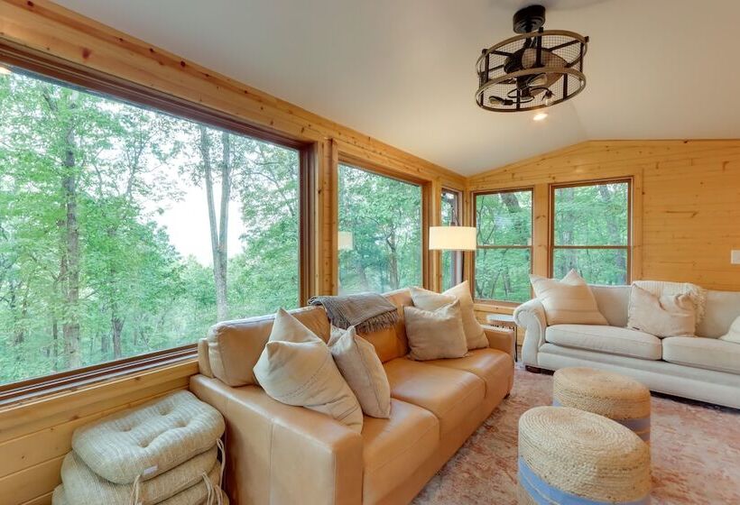 Gorgeous Ellijay Cabin: Private Hot Tub + Fire Pit