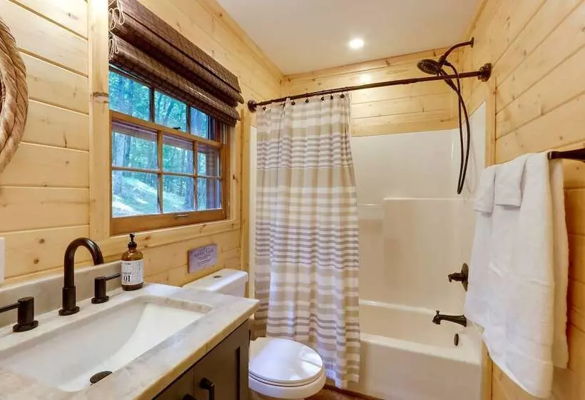Gorgeous Ellijay Cabin: Private Hot Tub + Fire Pit