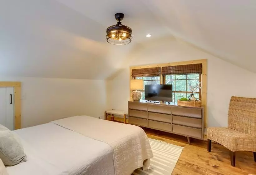 Gorgeous Ellijay Cabin: Private Hot Tub + Fire Pit