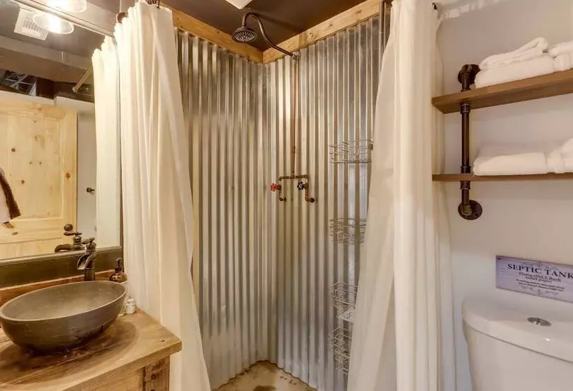 Gorgeous Ellijay Cabin: Private Hot Tub + Fire Pit