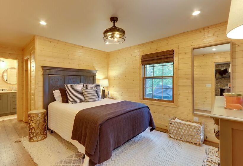 Gorgeous Ellijay Cabin: Private Hot Tub + Fire Pit