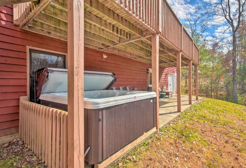 Gorgeous Ellijay Retreat W/ Private Hot Tub!