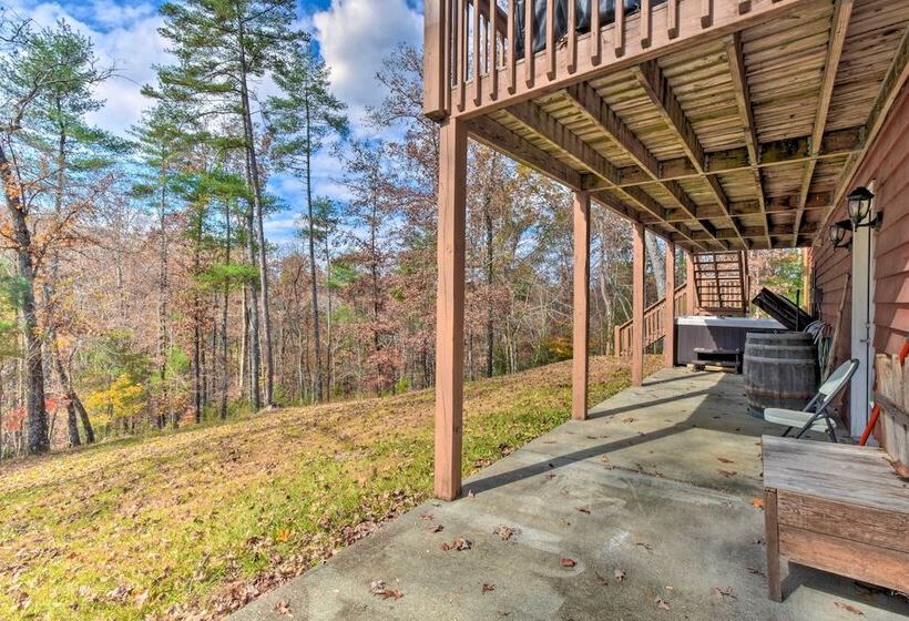 Gorgeous Ellijay Retreat W/ Private Hot Tub!