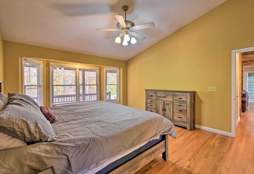 Gorgeous Ellijay Retreat W/ Private Hot Tub!