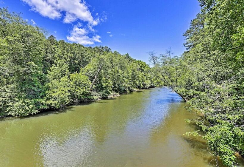 Gorgeous Ellijay Retreat W/ Private Hot Tub!