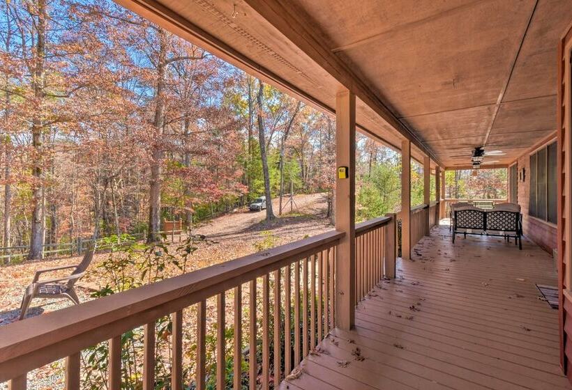 Gorgeous Ellijay Retreat W/ Private Hot Tub!