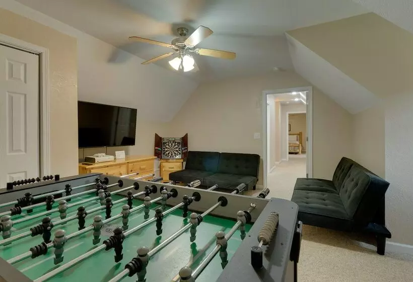 Hiawassee Riverfront Cabin: 7 Mi To Lake Chatuge!