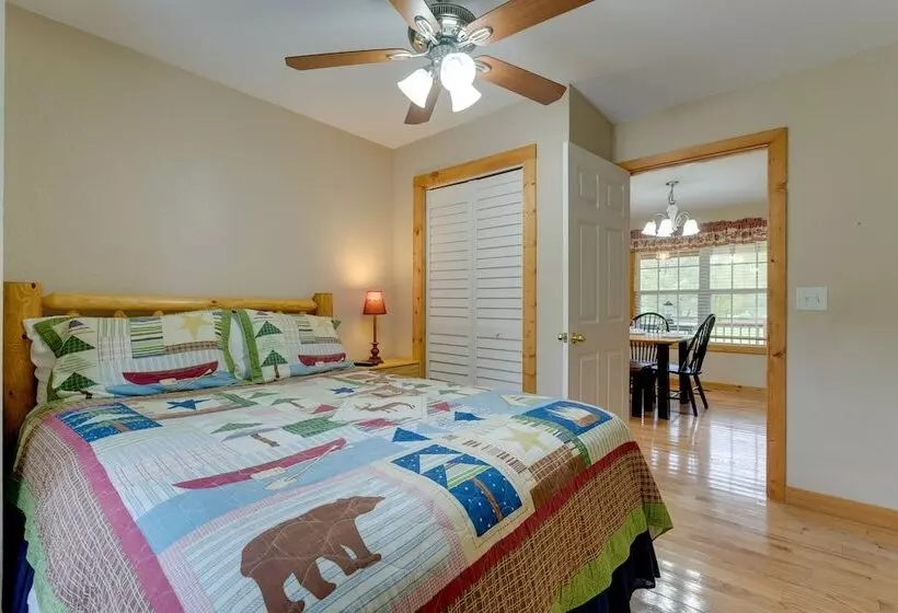 Hiawassee Riverfront Cabin: 7 Mi To Lake Chatuge!