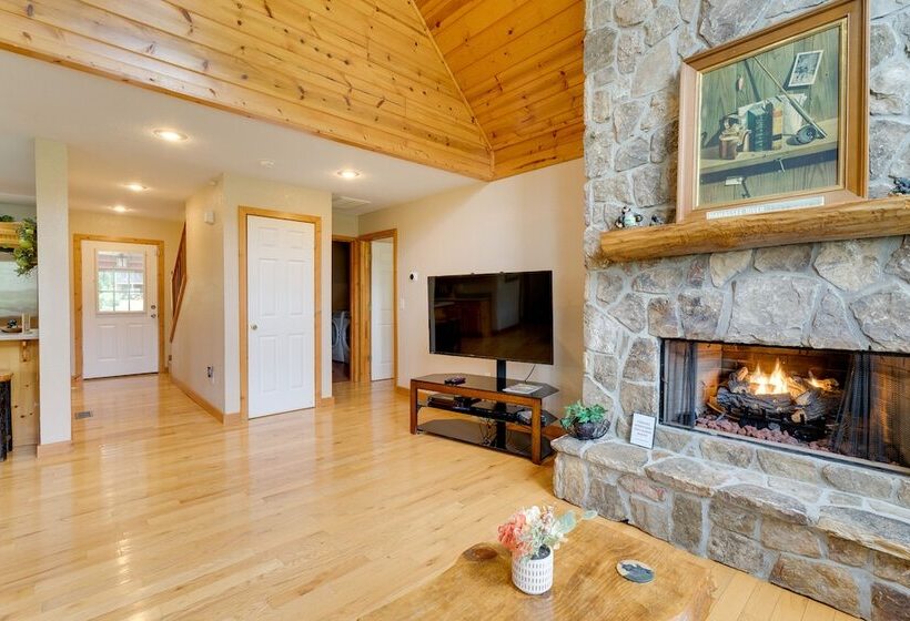 Hiawassee Riverfront Cabin: 7 Mi To Lake Chatuge!