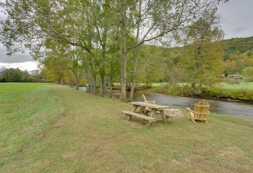 Hiawassee Riverfront Cabin: 7 Mi To Lake Chatuge!