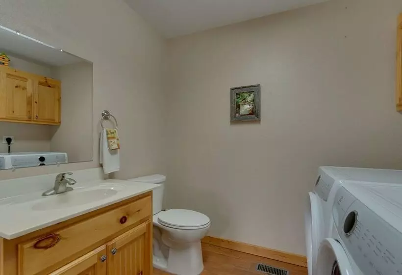 Hiawassee Riverfront Cabin: 7 Mi To Lake Chatuge!