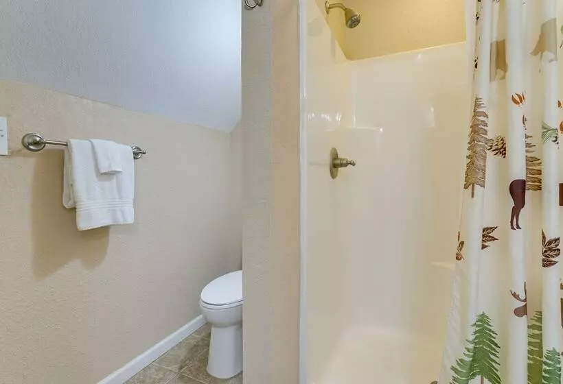 Hiawassee Riverfront Cabin: 7 Mi To Lake Chatuge!