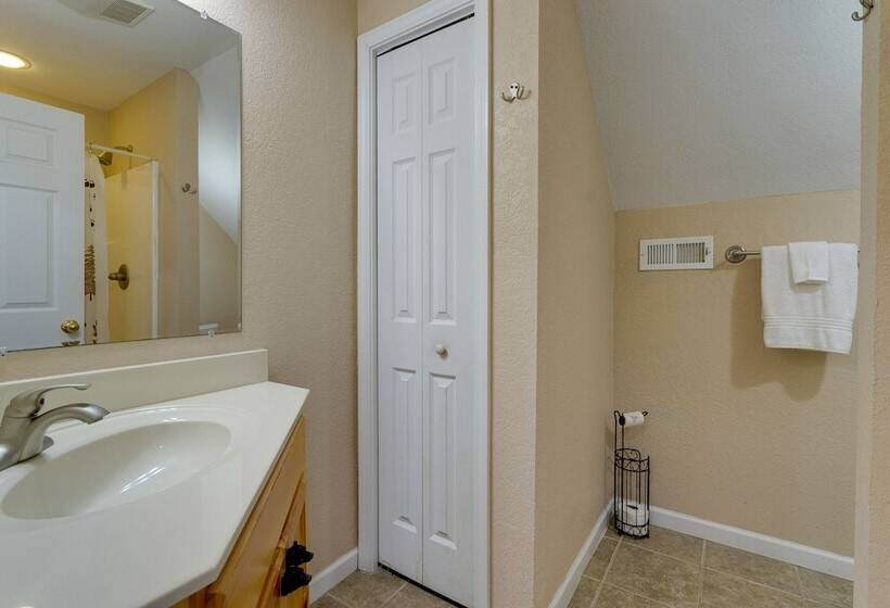 Hiawassee Riverfront Cabin: 7 Mi To Lake Chatuge!