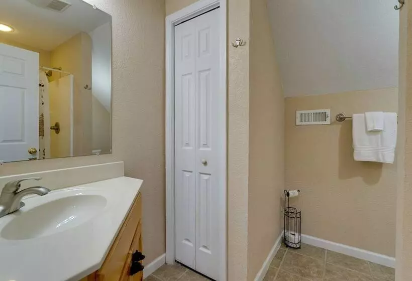 Hiawassee Riverfront Cabin: 7 Mi To Lake Chatuge!