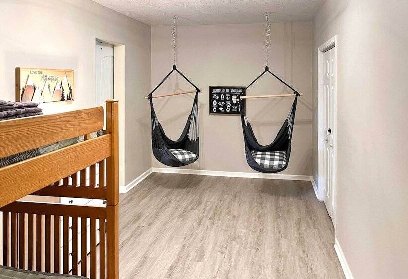 Huge Blairsville Cabin: Game Room + Mtn View!