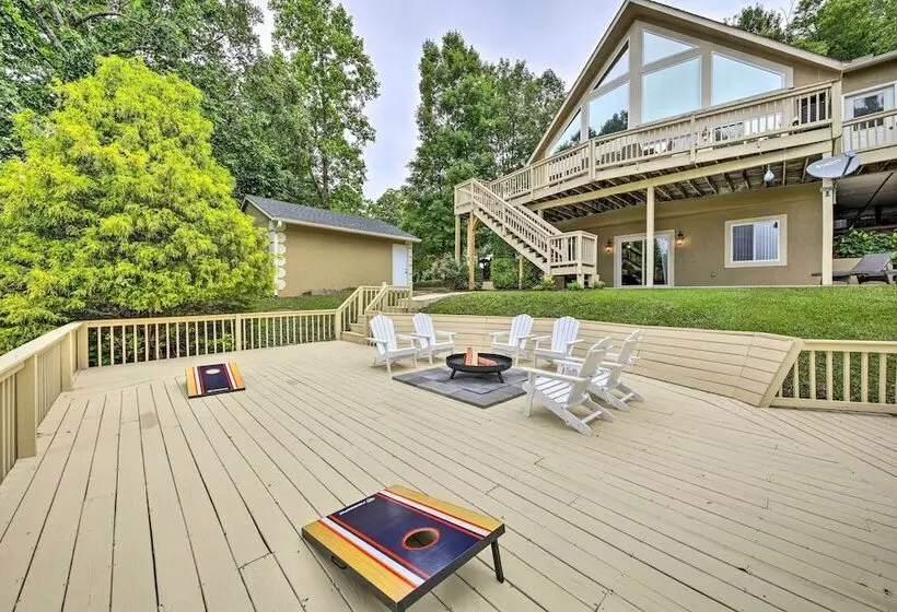 Huge Blairsville Cabin: Game Room + Mtn View!