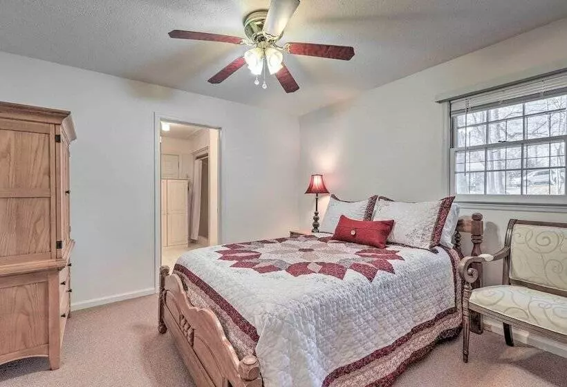 Lake Sinclair Cottage With Deck & Boat Dock!