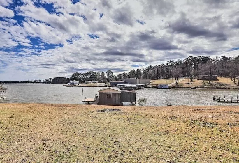Lake Sinclair Cottage With Deck & Boat Dock!