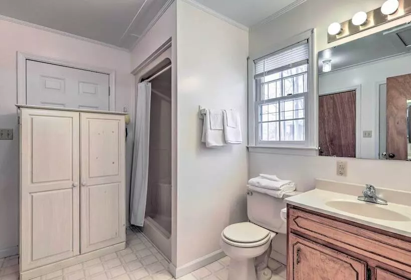 Lake Sinclair Cottage With Deck & Boat Dock!