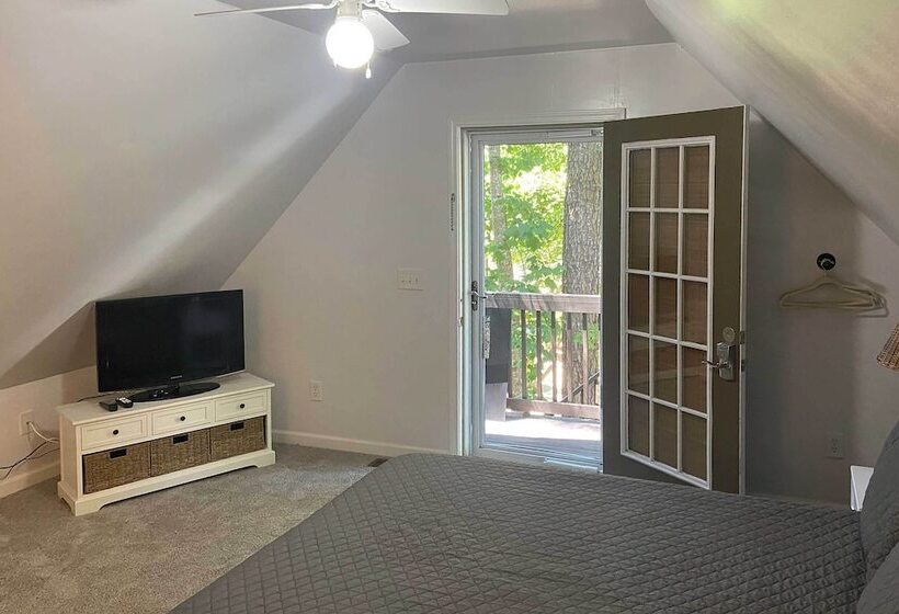 Lakefront House With Private Dock + Fire Pit!