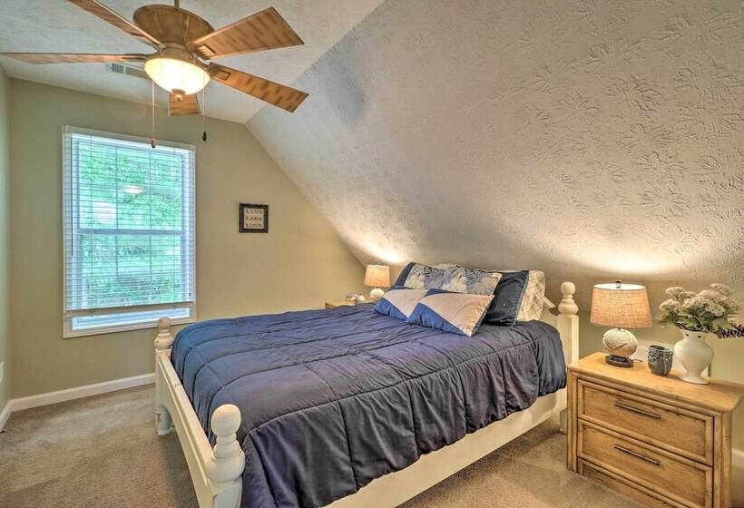 Lakefront House With Private Dock + Fire Pit!