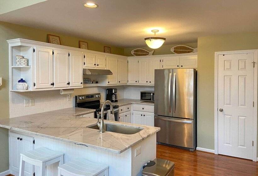 Lakefront House With Private Dock + Fire Pit!