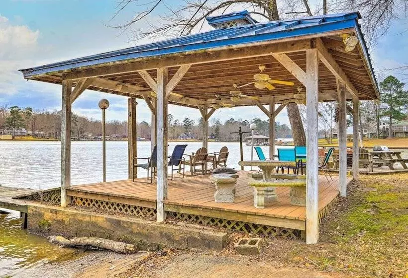 Lakefront Retreat With Private Docks & Gazebo!