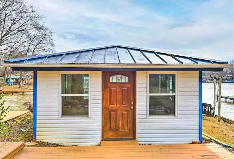Lakefront Retreat With Private Docks & Gazebo!