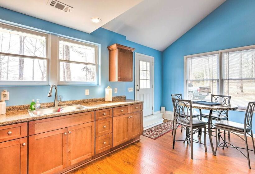 Lakefront Retreat With Private Docks & Gazebo!