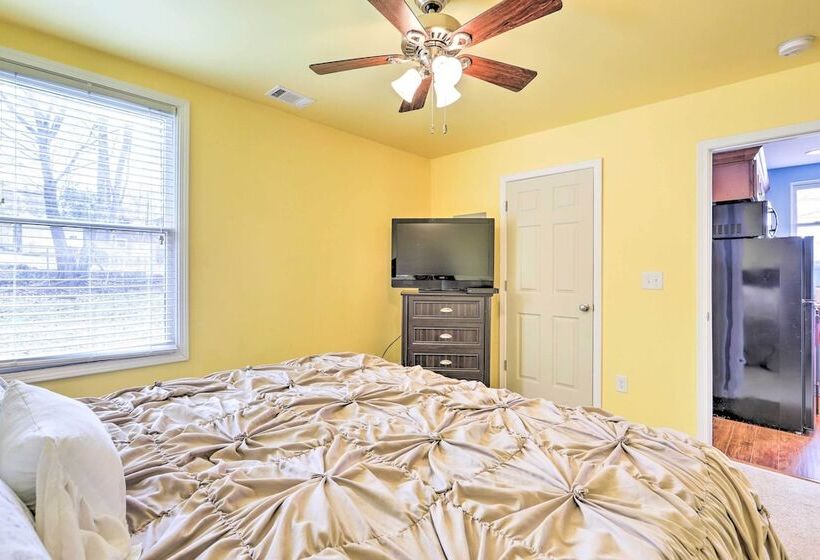 Lakefront Retreat With Private Docks & Gazebo!