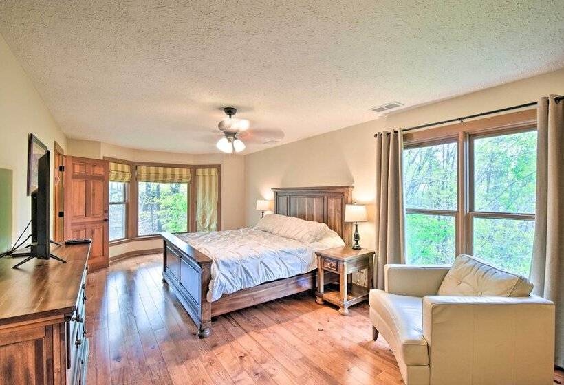 Large Dahlonega Home, Ideal For Family Gatherings!