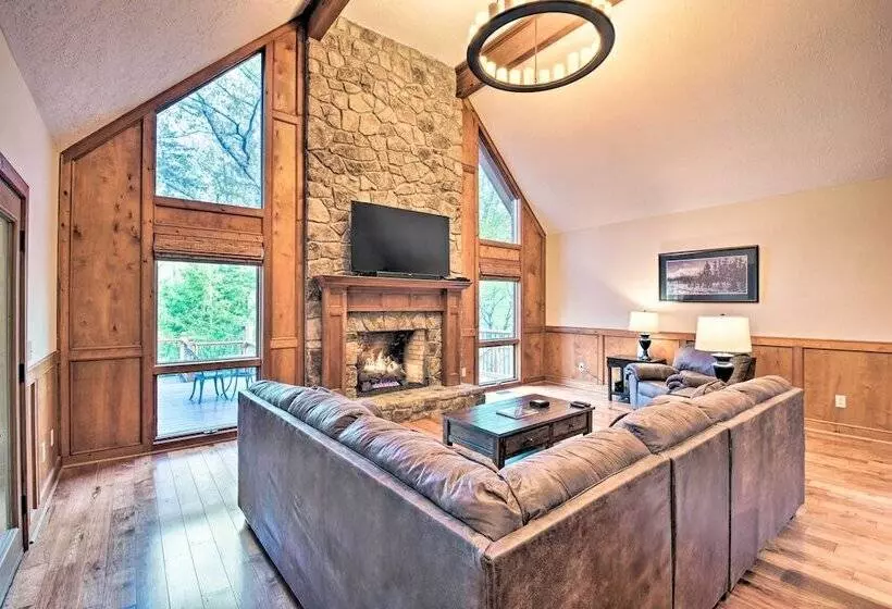 Dahlonega House W/ Hot Tub & Outdoor Fireplace