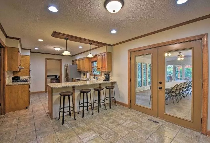 Dahlonega House W/ Hot Tub & Outdoor Fireplace