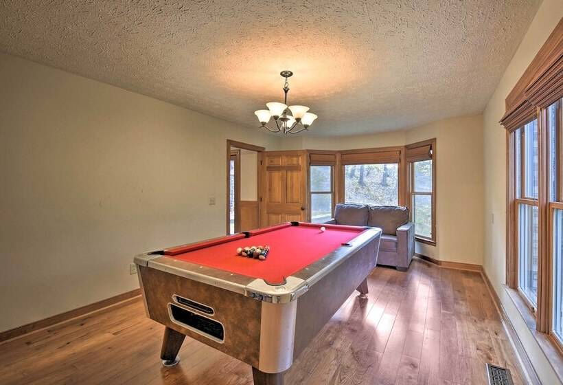 Large Dahlonega Home, Ideal For Family Gatherings!