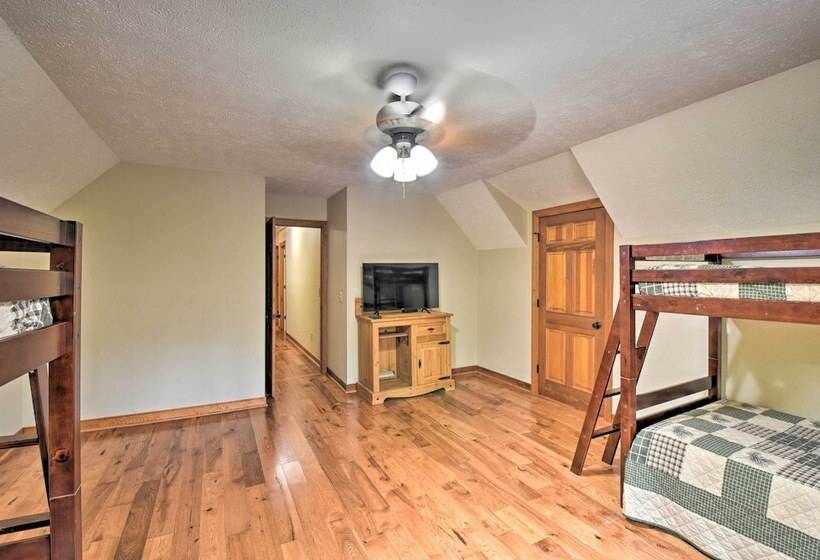 Large Dahlonega Home, Ideal For Family Gatherings!