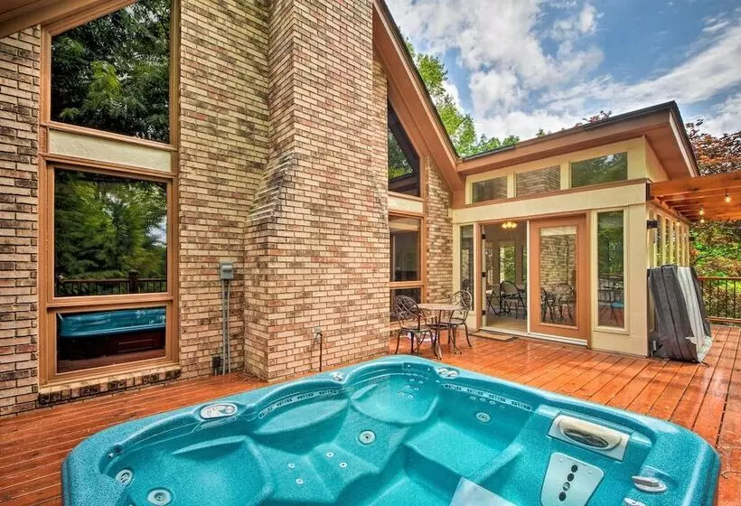 Dahlonega House W/ Hot Tub & Outdoor Fireplace