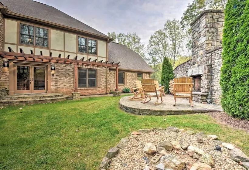 Dahlonega House W/ Hot Tub & Outdoor Fireplace