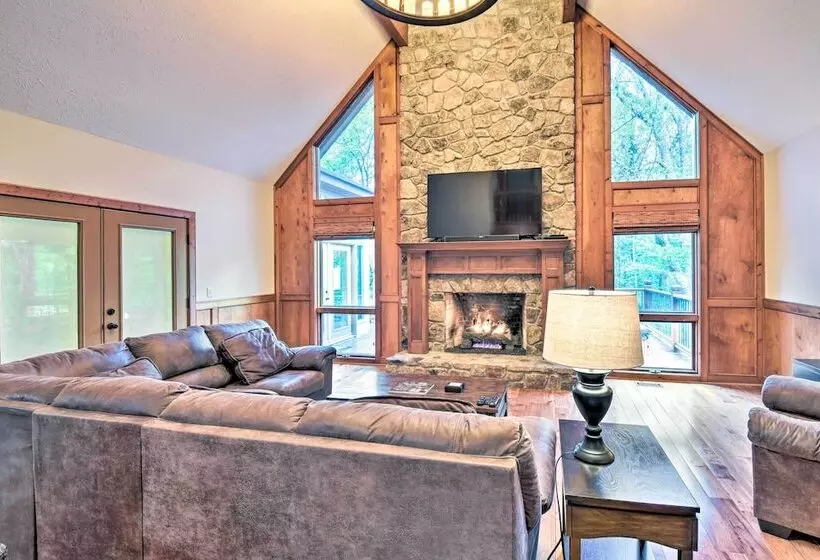 Dahlonega House W/ Hot Tub & Outdoor Fireplace