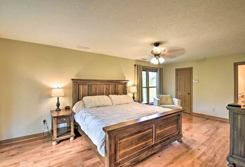 Dahlonega House W/ Hot Tub & Outdoor Fireplace