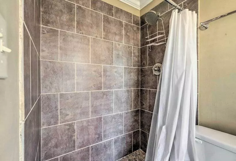 Lehigh Place    Peaceful & Walkable Getaway!