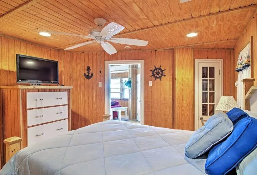 Little Blue Crab  Quaint Slidell Home: Near Lakes