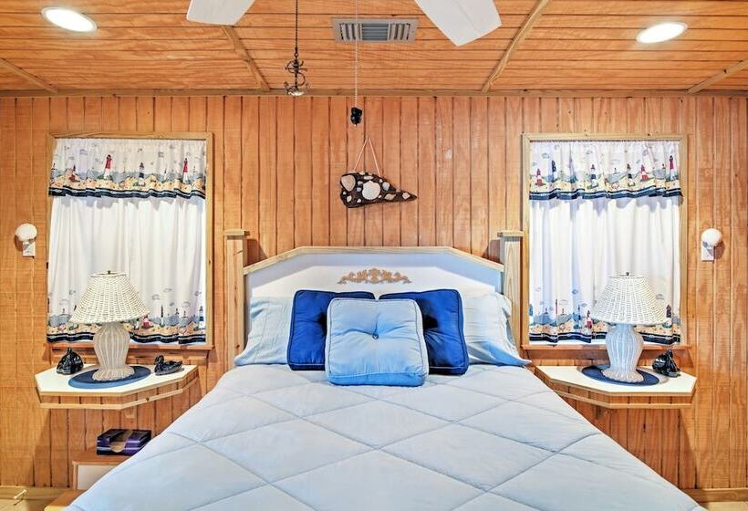 Little Blue Crab  Quaint Slidell Home: Near Lakes