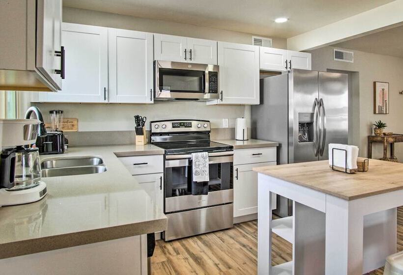 Lovely Tucson Home ~ Walk To Reid Park Zoo!