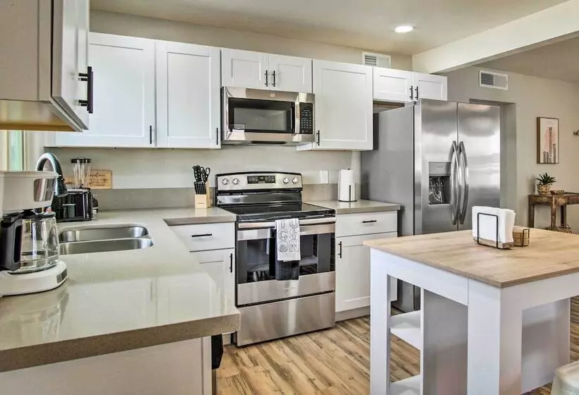 Lovely Tucson Home ~ Walk To Reid Park Zoo!