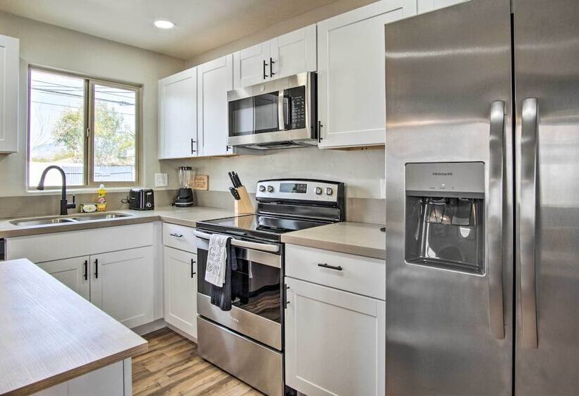 Lovely Tucson Home ~ Walk To Reid Park Zoo!