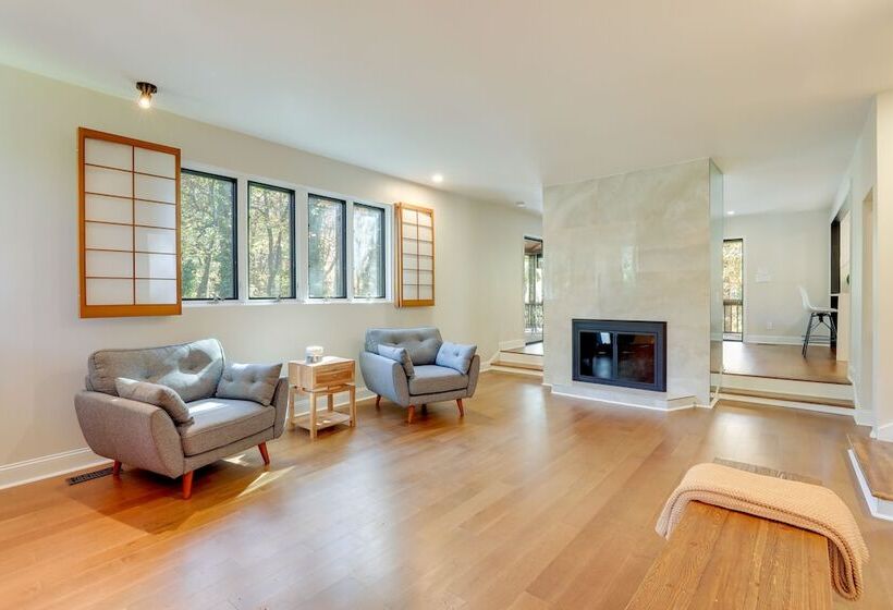 Mid Century Modern Luxe Retreat W/ Hot Tub & Decks