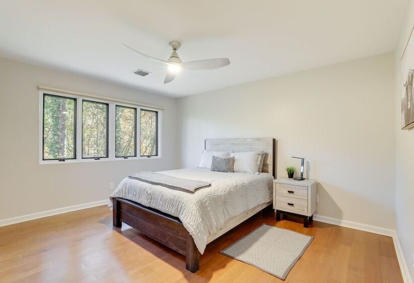 Mid Century Modern Luxe Retreat W/ Hot Tub & Decks