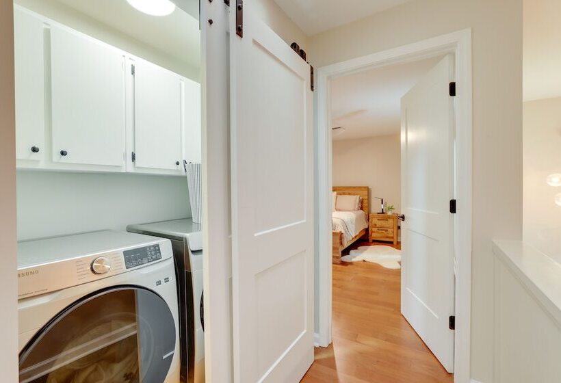 Mid Century Modern Luxe Retreat W/ Hot Tub & Decks